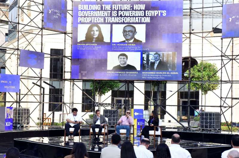 حسام هيبة خلال فاعليات القمة