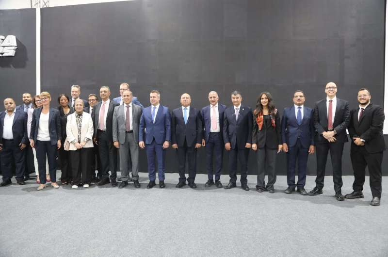 الفريق كامل الوزير يشهد توقيع عقد إدارة وتشغيل  شبكة القطار الكهربائى السريع