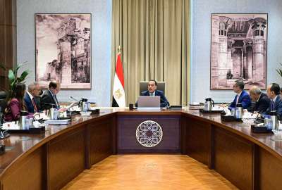 مدبولي يبحث عددا من الفرص الاستثمارية استعدادًا لطرحها علي المستثمرين