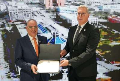 وزير البترول يكرم عدد من الشركات