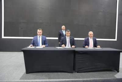 الفريق كامل الوزير يشهد توقيع عقد إدارة وتشغيل  شبكة القطار الكهربائى السريع