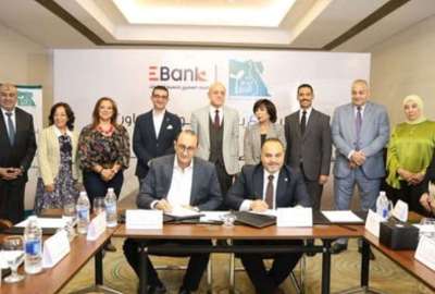 د أحمد جلال يوقع الاتفاقية في حضور محافظ الأقصر 