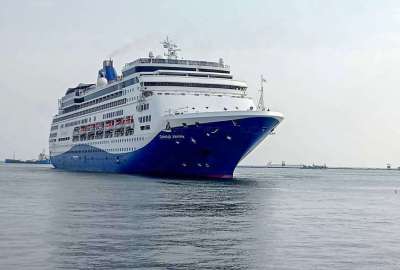 سفينة سياحية 