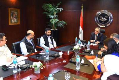 الوفد الصينى مع رئيس هيئةالاستثمار