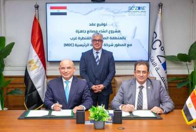 اثناء توقيع العقود