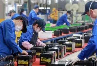 عمال بالمصانع